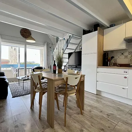Duplex rénové avec aperçu mer, proche port et plage, parking inclus - FR-1-246A-294 *